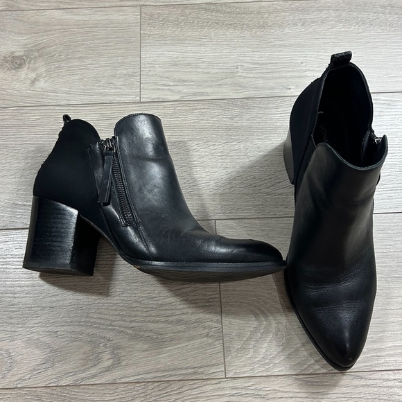 Donald J Pliner Edyn Ankle Boot Black - Picture 1 of 15